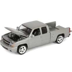 1/64 2006 Chevrolet Silverado SS Extended Cab Fleetside Pickup Truck, Silver, Auto World