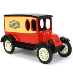 1/25 1920 International Truck Bank by Scale Models