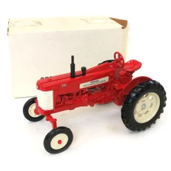1/16 1986 Limited Edition Canada Farm Show International Harvester 350 Wide