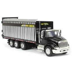 1/64 Black International 8600 with H&S Big Dog 1226 Forage Box