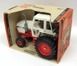 1/16 Case 2590 White & Orange w/Silver Muffler & Cab, Made in the USA