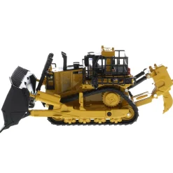 1/64 Caterpillar D11 Dozer with 2 Blades & Rear Rippers