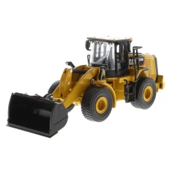 1/64 Caterpillar 950M Wheel Loader w/ Log Fork, Bucket & 2 Log Poles
