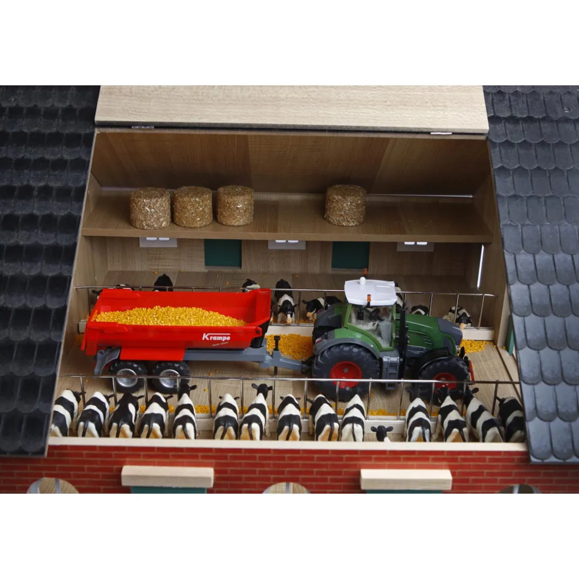 1/32 Deluxe FarmHouse with Building Set