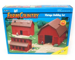 1/64 ERTL Vintage Building Set with Animals, 42 Pieces