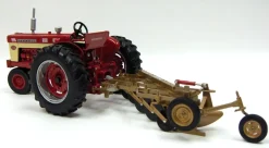 1/16 Farmall 560 Demo with Gold 5-Bottom Plow, 2008 National Farm Toy Museum Edition