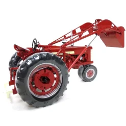1/16 Farmall 350 with IH McCormick #33 Loader, 2006 World Pork Expo