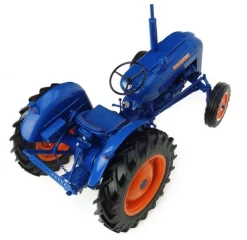 1/16 Fordson Dexta (1960-1962) by Universal Hobbies