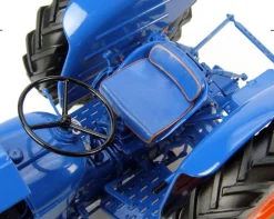 1/16 Fordson Dexta (1960-1962) by Universal Hobbies