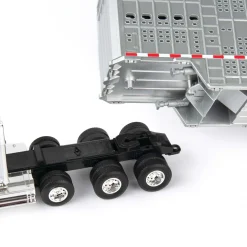 1/32 Freightliner 122SD Semi with Livestock Trailer & Cattle by ERTL
