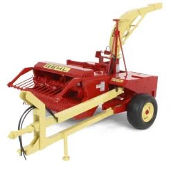 1/16 GEHL 700 Forage Chopper with Corn and Hay Heads by SpecCast