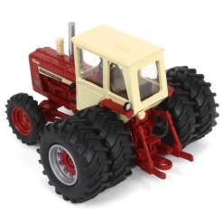 1/64 IH Farmall 1256 4WD Tractor with FWA & Cab
