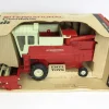1/24 International 915 Combine w/ Grain Head by ERTL