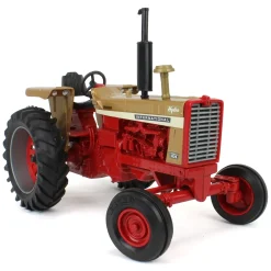 1/16 International 1026 Golden Demonstrator Tractor with Fenders
