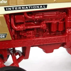1/16 International 1026 Golden Demonstrator Tractor with Fenders