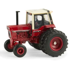 1/64 International 1086 with Duals, 2015 National Farm Toy Museum