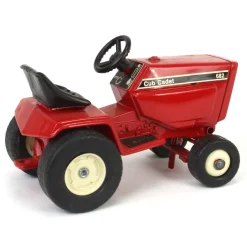 1/16 International Harvester 682 Cub Cadet and Garden Tractor, 1st Edition