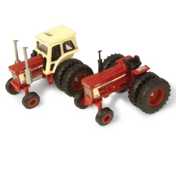 1/64 International Harvester 1468 & 1466 40th Anniversary Tractor Set