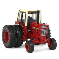 1/64 International Harvester 1486 Tri-Stripe Wide Front with Rear Duals