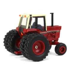 1/64 International Harvester 1486 Tri-Stripe Wide Front with Rear Duals