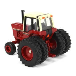 1/64 International Harvester 1486 Tri-Stripe Wide Front with Rear Duals