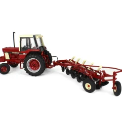 1/16 International Harvester 986 with Cab & 720 Plow, ERTL Precision Heritage Series