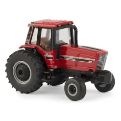 1/64 International Harvester 3688 with Cab
