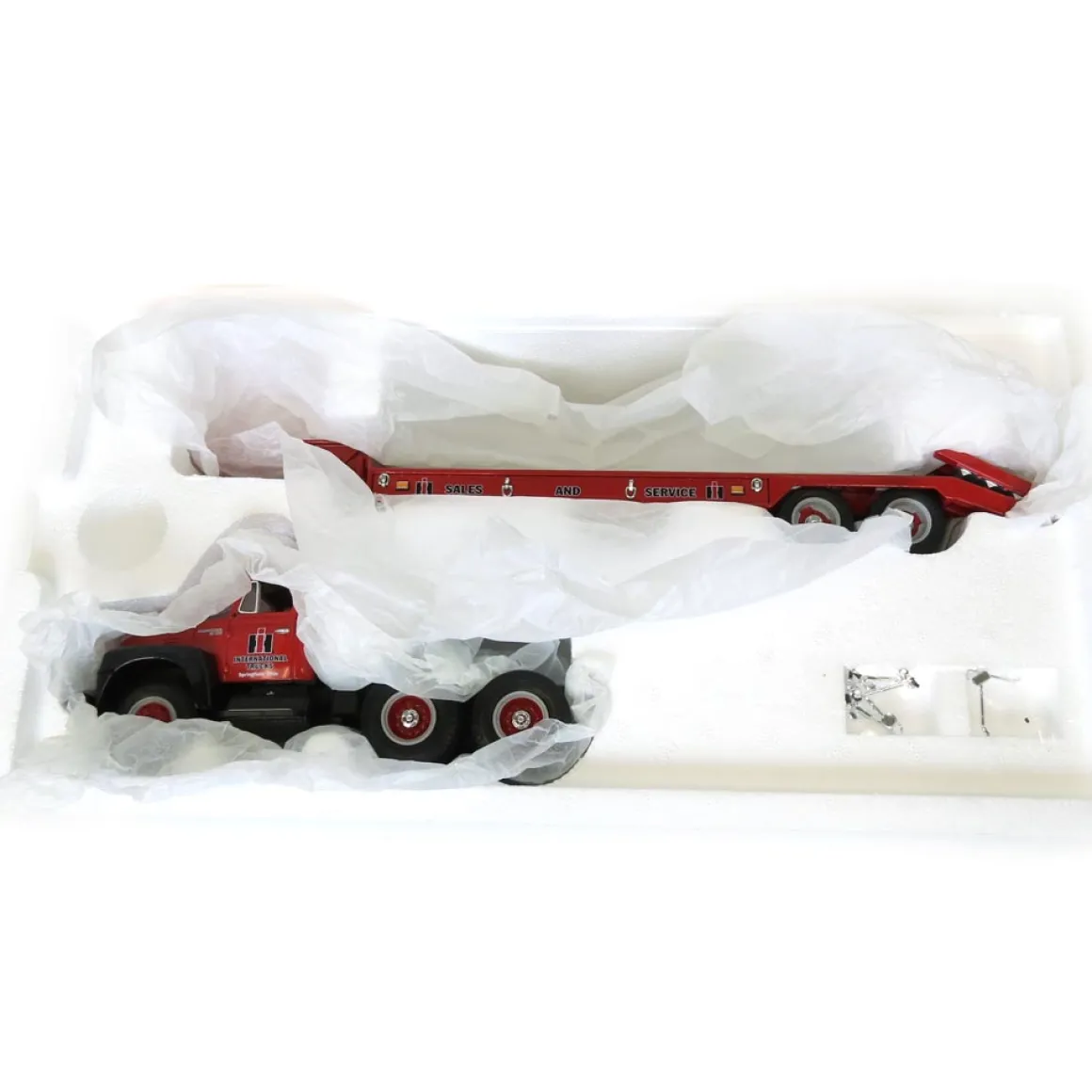 1/32 International RF 200 Semi Tractor with Lowboy, International Trucks Decal