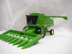 1/28 John Deere 9510 Combine with Corn & Grain Heads