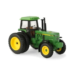1/64 John Deere 4955 FWA Tractor with Duals & FFA Logo
