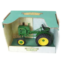 1/16 John Deere 1941-1946 LA by SpecCast