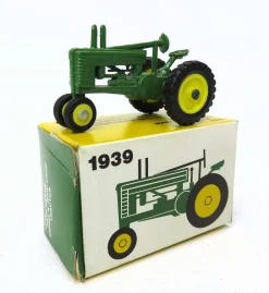 1/64 John Deere 1939 Model A Row Crop Tractor in Old Box without Rear Hook
