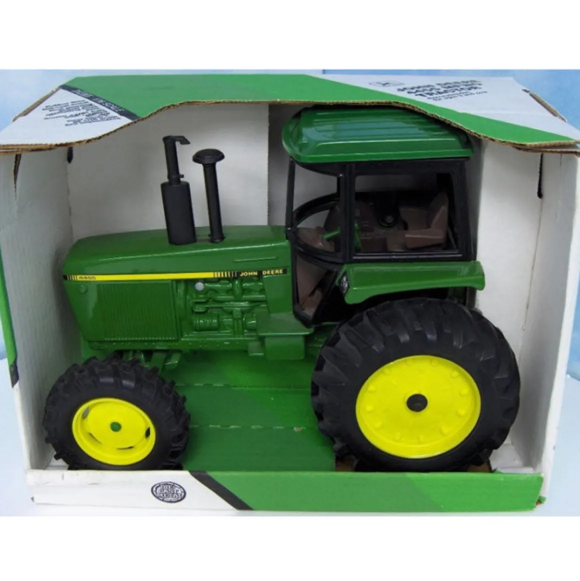 1/16 John Deere 4455 with Cab & MFD by ERTL
