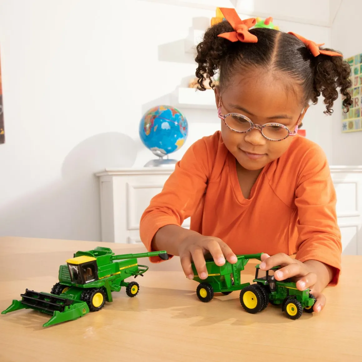 1/64 John Deere Vintage 7720 Combine Harvesting Set by ERTL