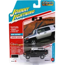 1/64 Johnny Lightning Classic Gold 2022 Release 3B - 2007 Toyota FJ Cruiser, Black Diamond