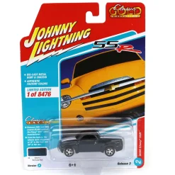 1/64 Johnny Lightning Classic Gold 2022 Release 3A - 2005 Chevrolet SSR, Bermuda Blue