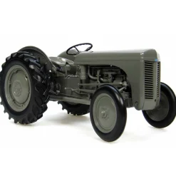 1/16 Massey Ferguson TEA-20 The Little Grey Tractor by Universal Hobbies