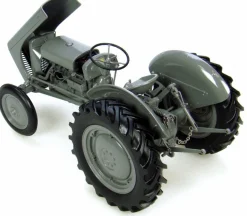 1/16 Massey Ferguson TEA-20 The Little Grey Tractor by Universal Hobbies
