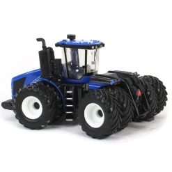 1/64 New Holland T9.700 Tractor with Ashland 2811E Scraper