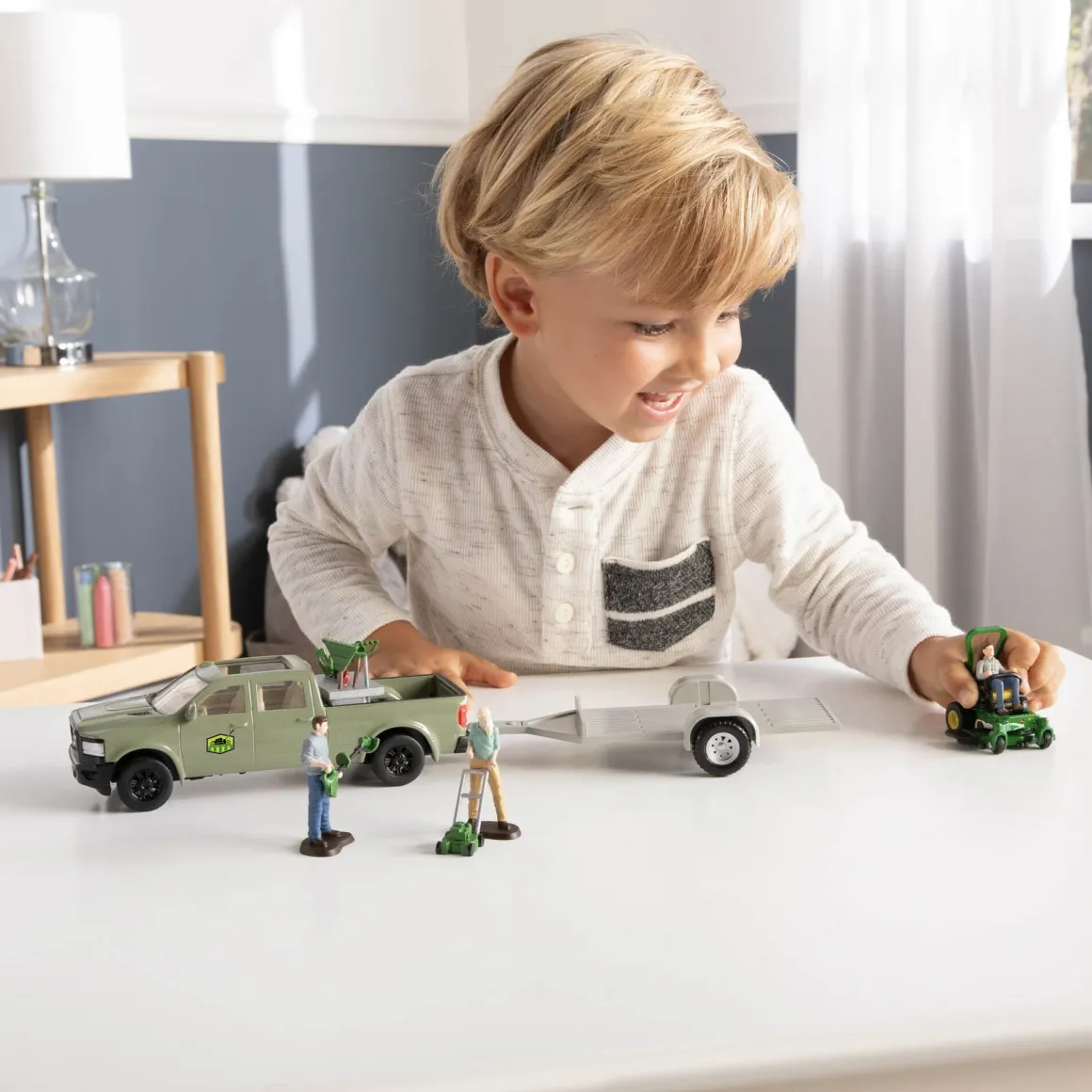 1/32 15-Piece Lawn Care Set with John Deere Zero Turn Mower