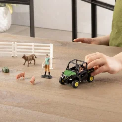 1/32 30-Piece Veterinarian Set with John Deere Gator