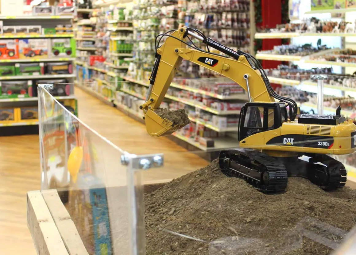 1/20 Radio Control Die-cast Caterpillar 330D L Premium Excavator by Diecast Masters, Only 1000 Made