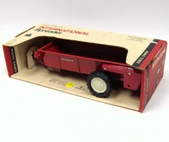 1/16 Red International Single-Axle Spreader