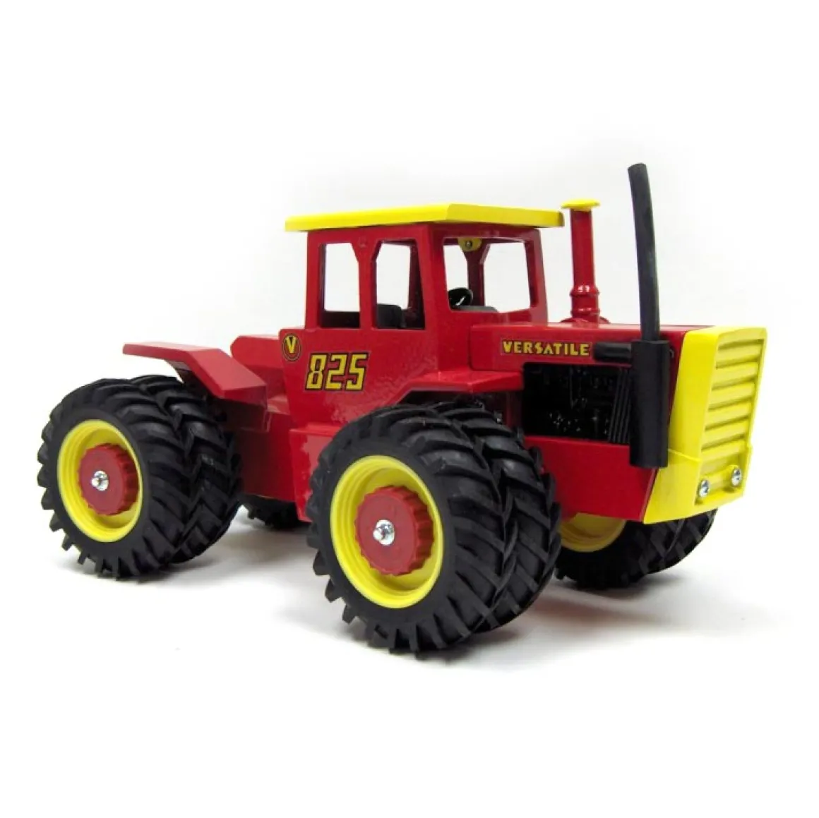 1/16 Versatile 825 4WD by Scale Models