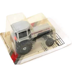 1/32 White 160 Cab 2WD Tractor