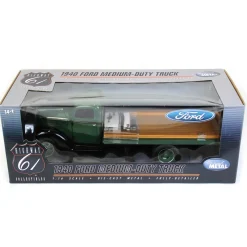 1/16 Yosemite Green & Black 1940 Ford Medium-Duty Flatbed Truck
