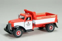 (B&D) 1/50 International Harvester KB-8 Dump Truck - Box Damage