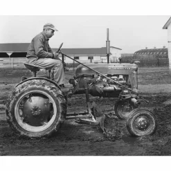 Farmall Cub Encyclopedia: The Essential Guide to Models, History, Implements, and Repair