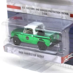 Green Chrome Super Chase ~ 1/64 1969 Harvester Scout Half Cab, US Customs & Border Patrol, Hot Pursuit Special Edition