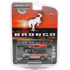 Green Machine ~ 1/64 2022 Ford Bronco Sport Outer Banks with Rooftop Kayak, Free Wheelin', Hobby Exclusive